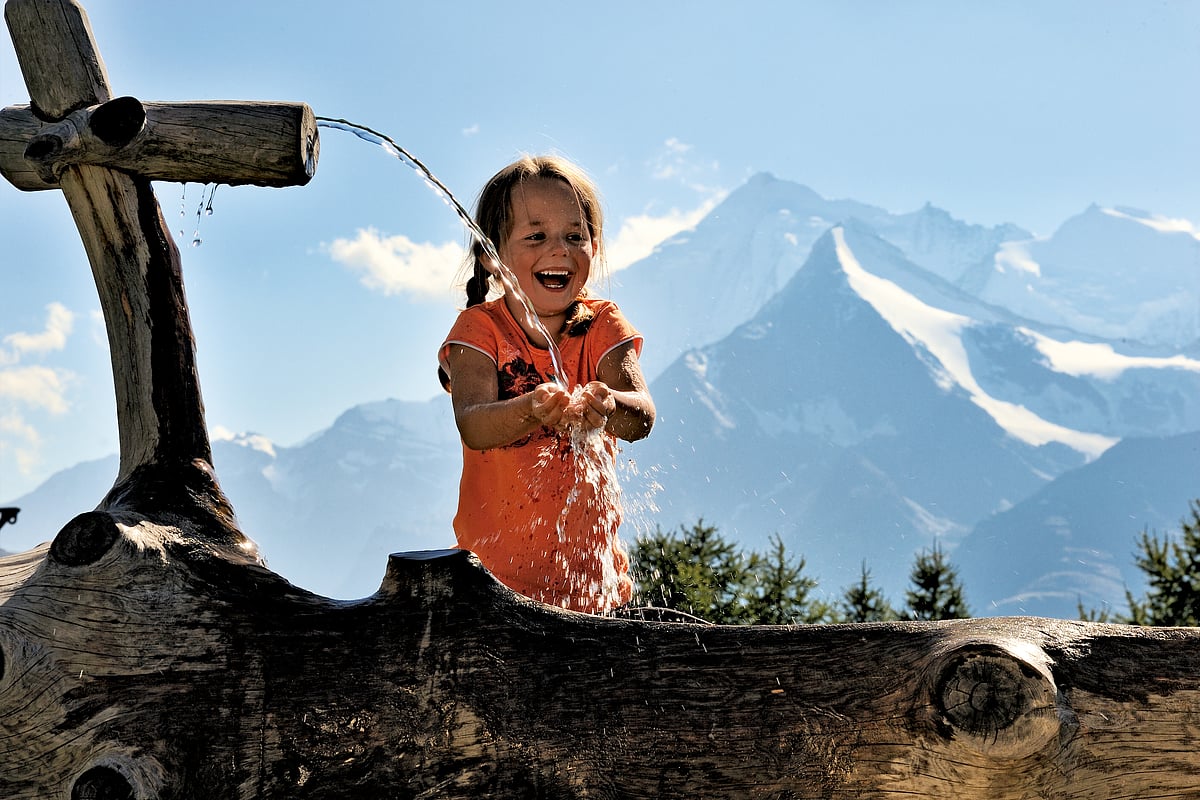 There are clean water sources drinkable from taps and fountains throughout the country